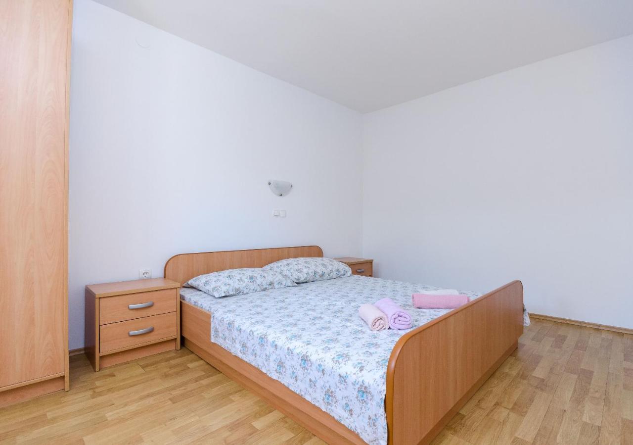 Apartments Ester Lopar Exterior photo