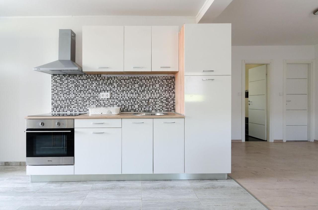 Apartments Ester Lopar Exterior photo