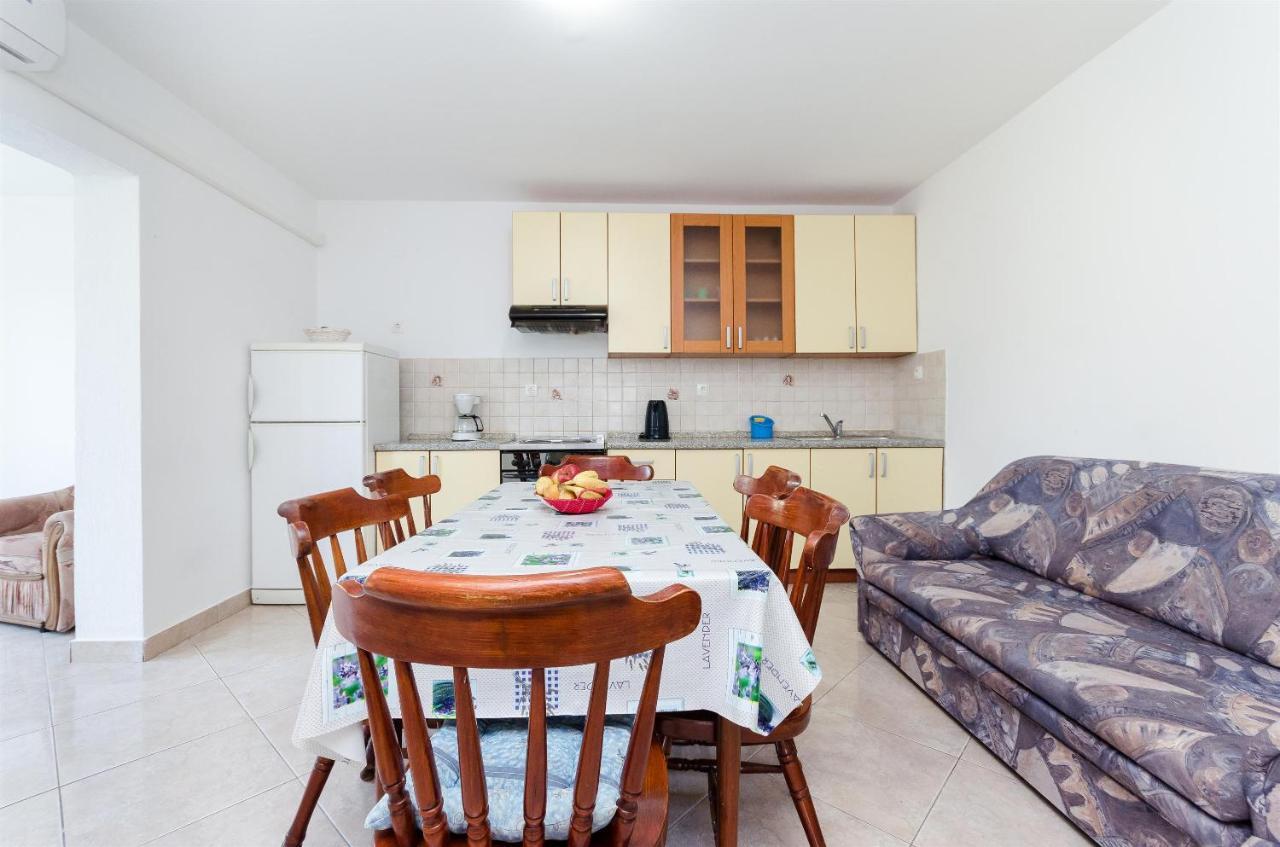 Apartments Ester Lopar Exterior photo