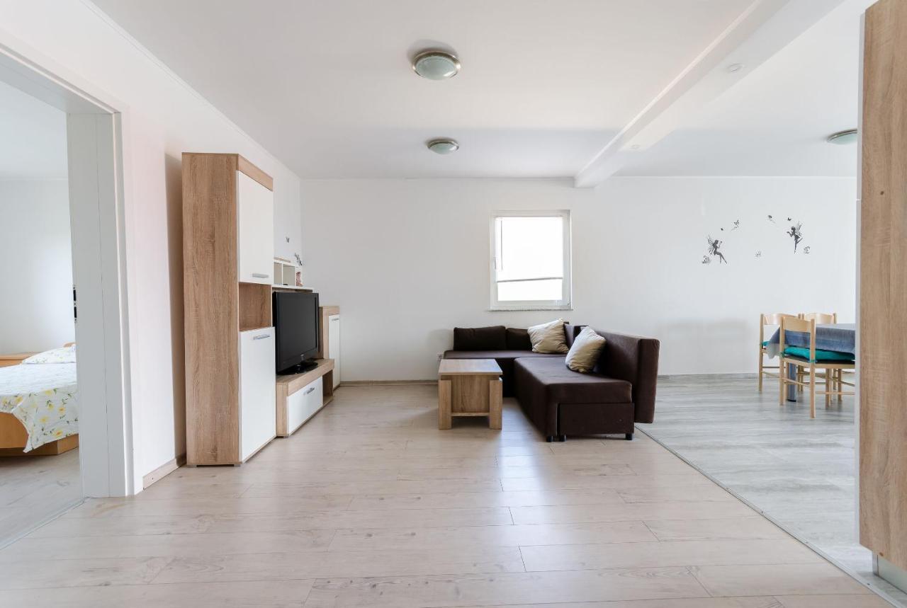 Apartments Ester Lopar Exterior photo