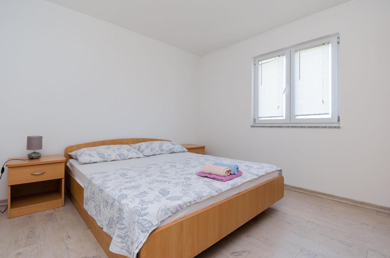 Apartments Ester Lopar Exterior photo