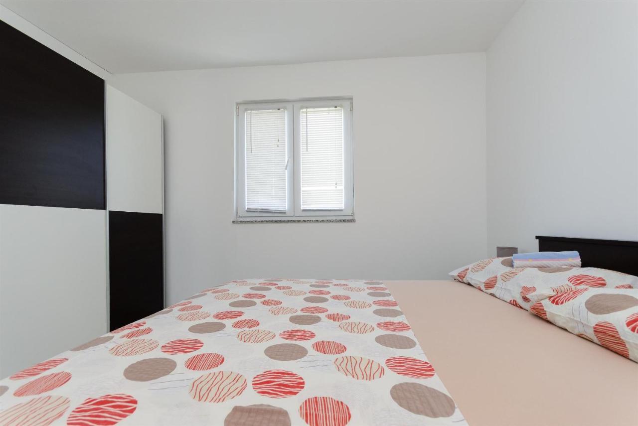 Apartments Ester Lopar Exterior photo