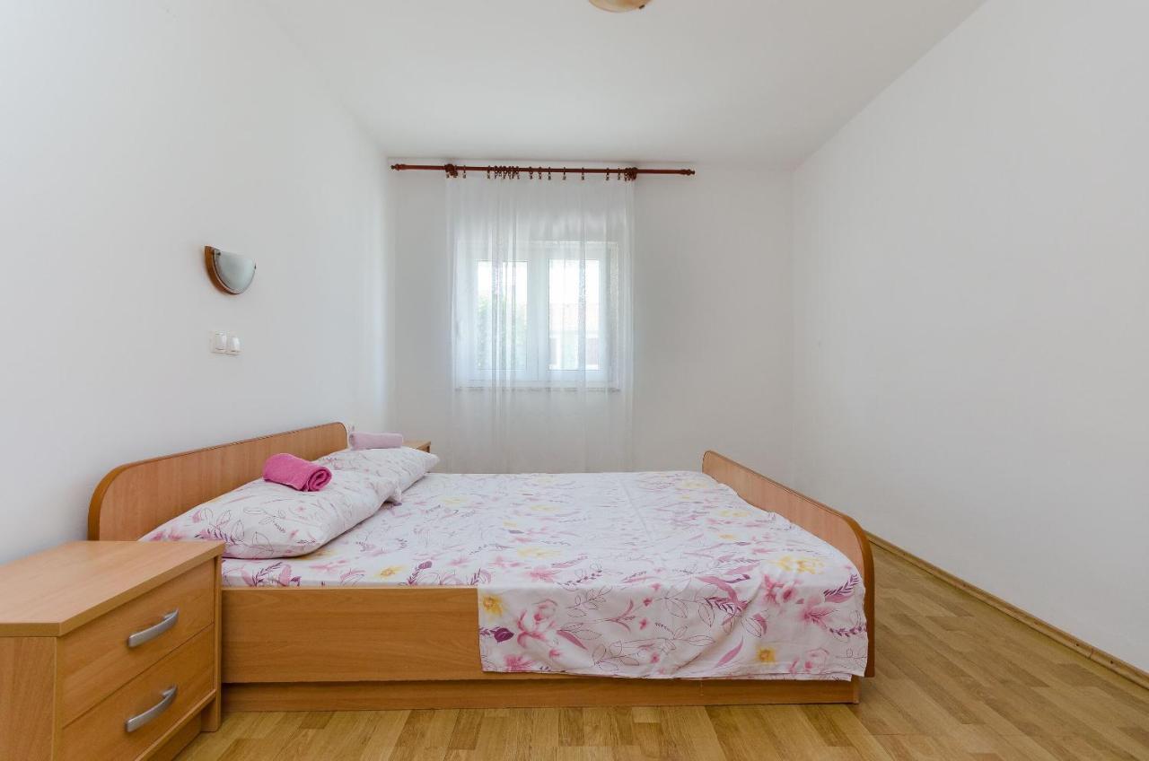 Apartments Ester Lopar Exterior photo